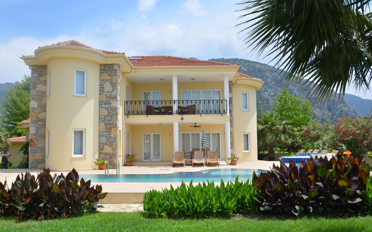 Dalyan’da kiralık 7 odalı tatil villası-Villa Dazmanda